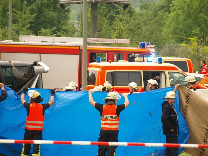 Schwerer Unfall mit Reisebus Lohmar Donrather Dreieck P258.JPG
